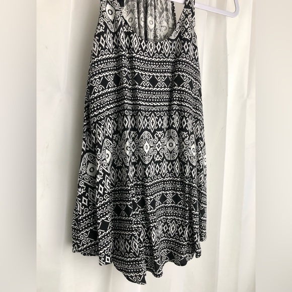 iZ Byer Women's Aztec/Tribal/Patterned White and Black Flowy Boho Tank XS - Picture 2 of 7